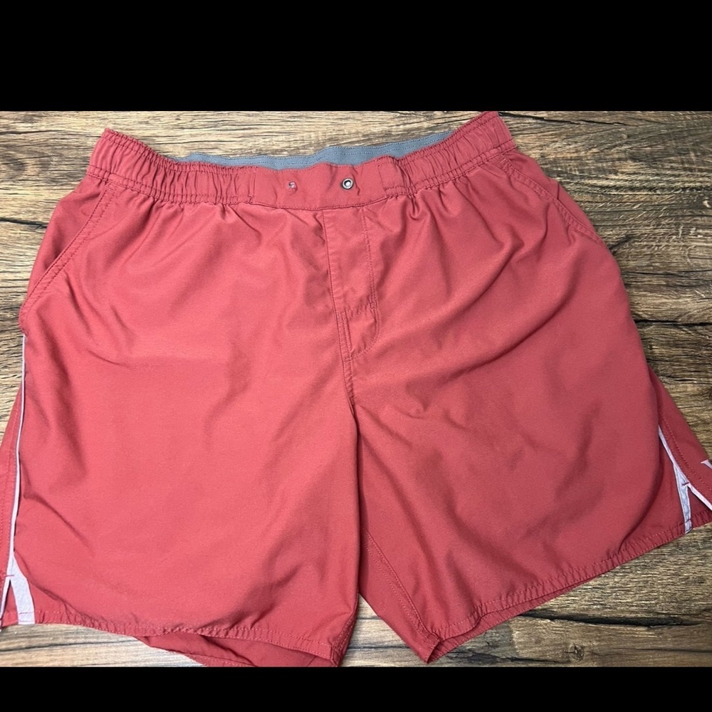 Vuori Athletic Shorts size Large